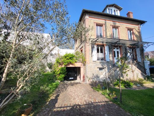 Luxury home in Neuilly-Plaisance, Seine-Saint-Denis