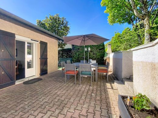 Casa di lusso a Grigny, Rhône