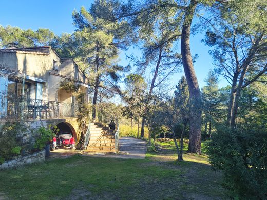 Nîmes, Gardのヴィラ