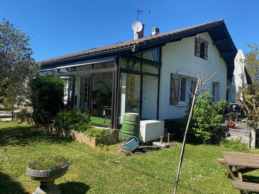Luxus-Haus in Le Porge, Gironde