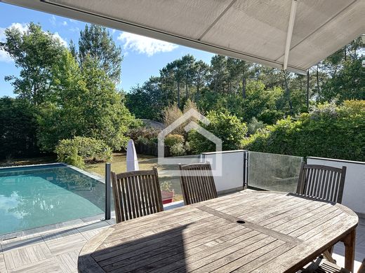 Luxus-Haus in Saint-Aubin-de-Médoc, Gironde