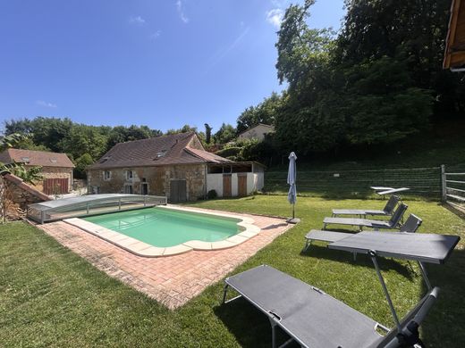 Casa di lusso a Saint-Georges-de-Montclard, Dordogna