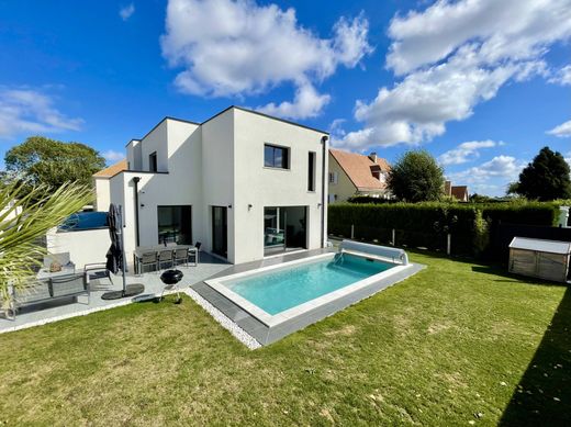 Maison de luxe à Caen, Calvados