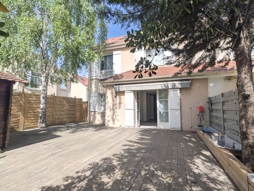 Casa de lujo en Nanterre, Altos de Sena