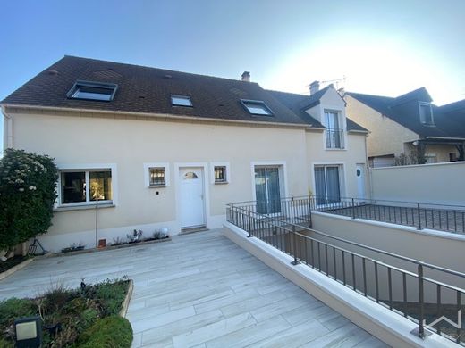 Luxe woning in Issou, Yvelines