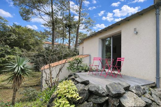 Luxury home in Saint-Georges-de-Didonne, Charente-Maritime