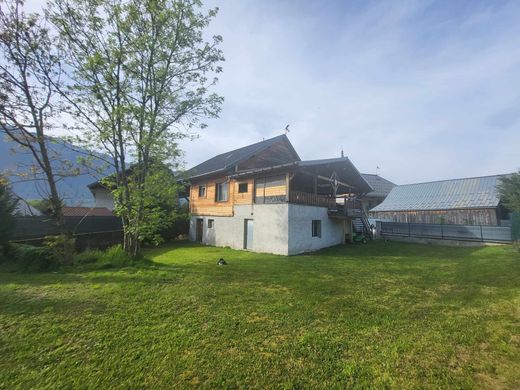 Casa di lusso a Sainte-Hélène-sur-Isère, Savoia