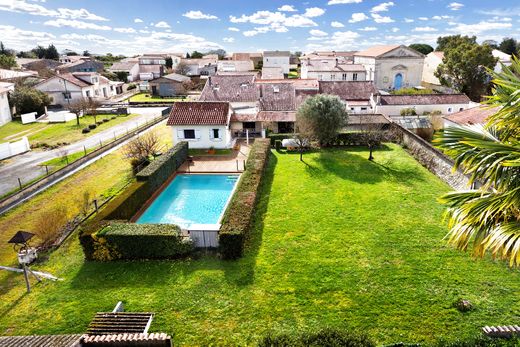 Luxury home in Breuillet, Charente-Maritime