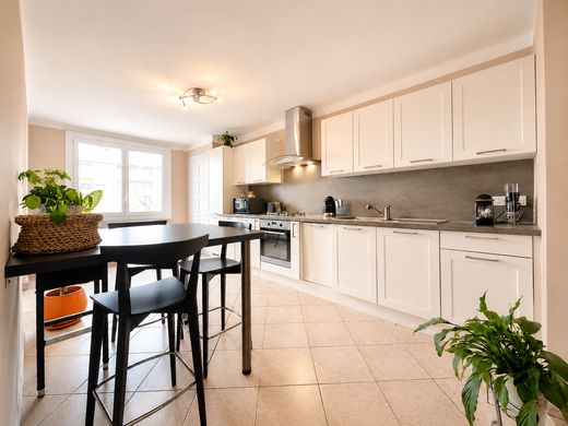 Apartment / Etagenwohnung in Annecy, Haute-Savoie