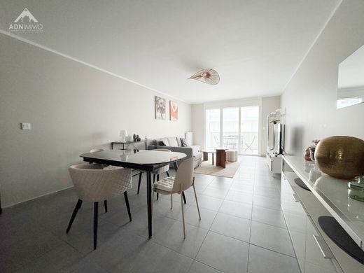 Apartment in Saint-Genis-Pouilly, Ain