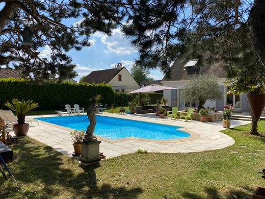 Luxury home in Magny-le-Hongre, Seine-et-Marne