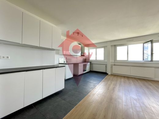 Apartment in Courbevoie, Hauts-de-Seine