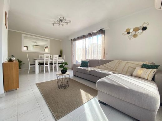Apartment / Etagenwohnung in Menton, Alpes-Maritimes