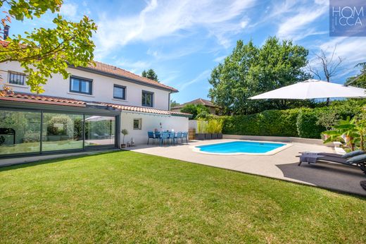 Casa di lusso a Sainte-Foy-lès-Lyon, Rhône