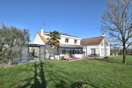 Luxury home in Remouillé, Loire-Atlantique
