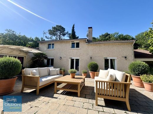 Luxus-Haus in Le Pian-Médoc, Gironde
