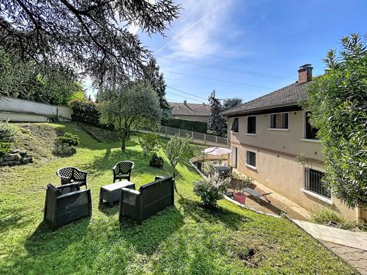Luxury home in Saint-Genis-Laval, Rhône