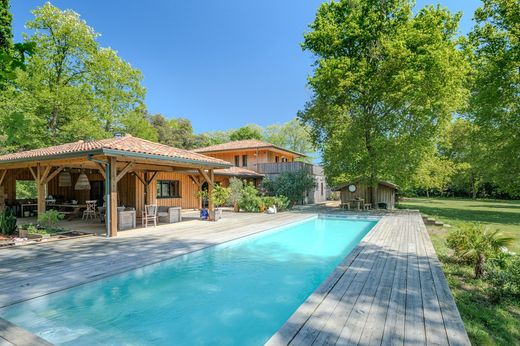 Luxury home in Saint-Julien-en-Born, Landes