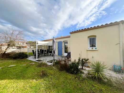 Luxury home in Meschers-sur-Gironde, Charente-Maritime