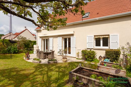 Luxe woning in Marcoussis, Essonne