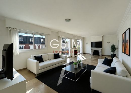 Πολυτελή κατοικία σε Suresnes, Hauts-de-Seine