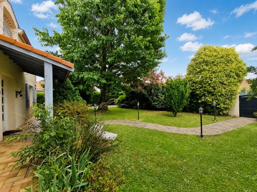 Luxury home in Mérignac, Gironde