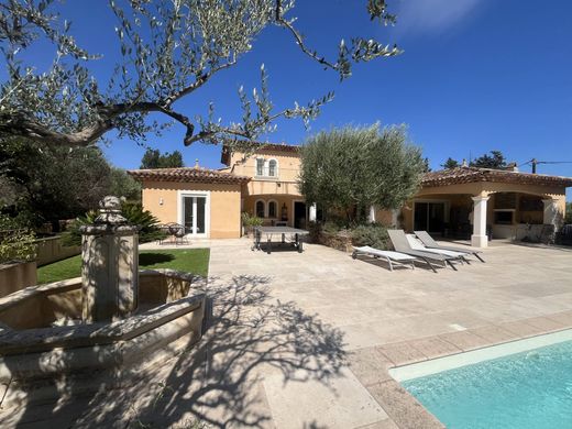 Villa a Roquebrune-sur-Argens, Var