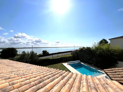 Luxury home in Meschers-sur-Gironde, Charente-Maritime