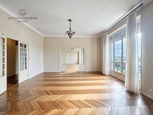 Apartment / Etagenwohnung in Pau, Pyrénées-Atlantiques