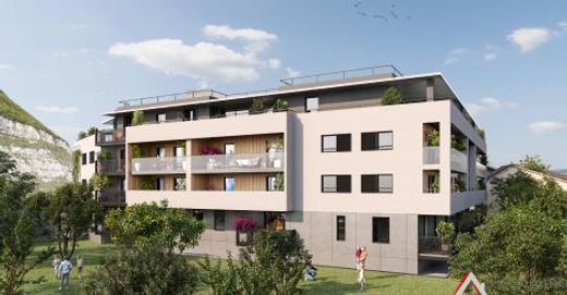 Apartment / Etagenwohnung in Sassenage, Isère