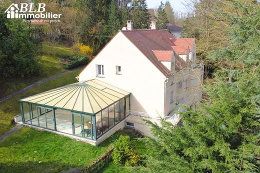 Luxury home in Lévis-Saint-Nom, Yvelines