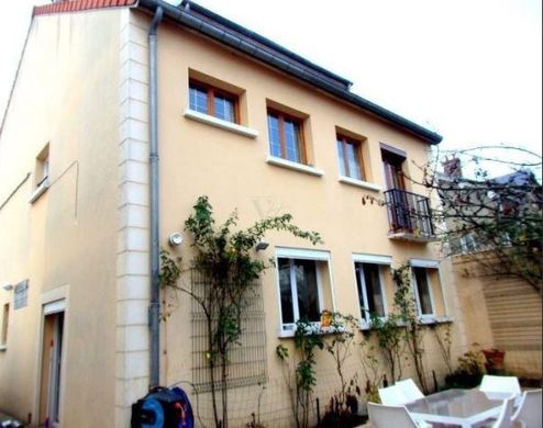 Luxus-Haus in Neuilly-Plaisance, Seine-Saint-Denis