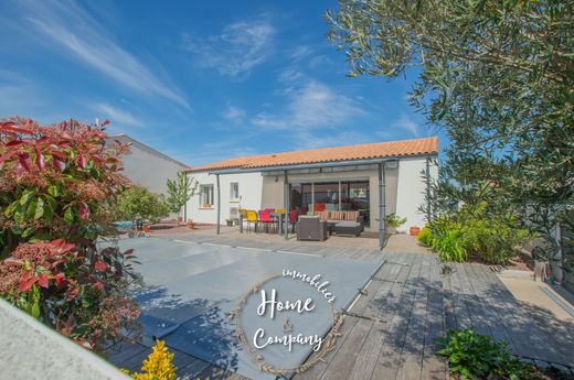 Casa di lusso a Saint-Sulpice-de-Royan, Charente-Maritime