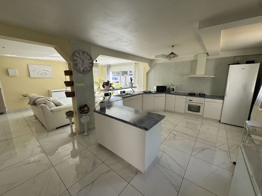 Элитный дом, Chavanoz, Isère