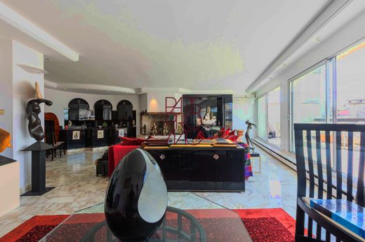 Apartment in Neuilly-sur-Seine, Hauts-de-Seine