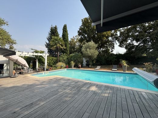 Luxury home in Carbon-Blanc, Gironde