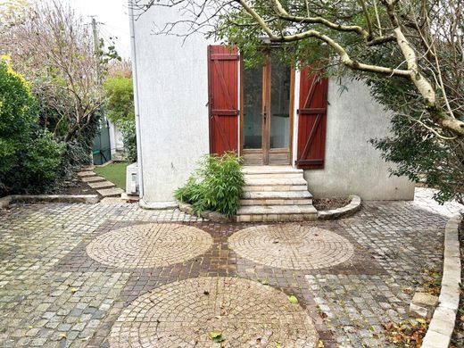 Luxus-Haus in Joinville-le-Pont, Val-de-Marne