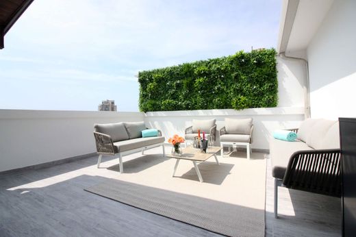 Apartment / Etagenwohnung in Beausoleil, Alpes-Maritimes