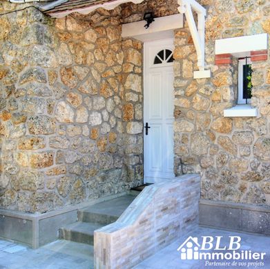 منزل ﻓﻲ Le Mesnil-Saint-Denis, Yvelines