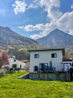 Villa a Saint-Paul-de-Varces, Isère