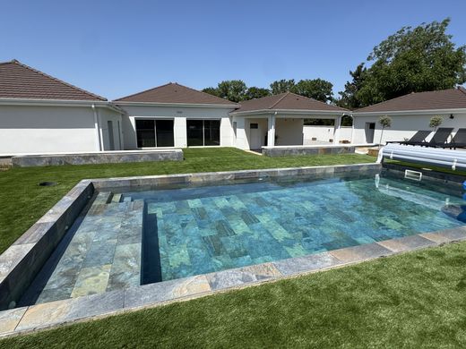 Luxury home in Avermes, Allier