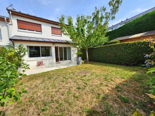 La Celle-Saint-Cloud, Yvelinesの高級住宅