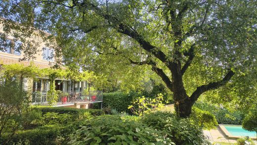 ‏בתי יוקרה ב  נים, Gard