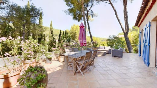 Luxe woning in Carqueiranne, Var