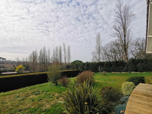 Villa Carignan-de-Bordeaux, Gironde