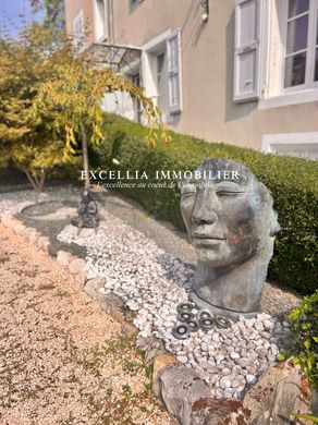 Luxus-Haus in Saint-Jean-de-Moirans, Isère