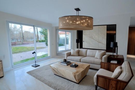 豪宅  Prévessin-Moëns, Ain