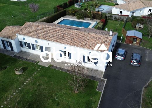 Maison de luxe à Grézac, Charente-Maritime