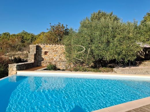 Luxus-Haus in Barjac, Gard