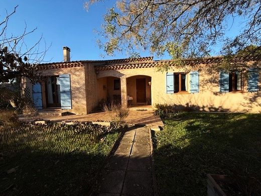 Villa in Pernes-les-Fontaines, Vaucluse